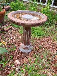 lot 4057 image: Bird Bath24 inches tall x 19 in diameter