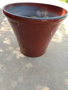 lot 4062 image: Flower Pot LARGE Pot 19 tall x 22 in diameter