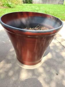 lot 4063 image: Flower PotLarge Pot. 22 tall x 19 in diameter