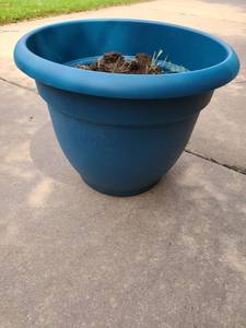 lot 4065 image: Flower Pot Large Pot 18 tall x 21 in diameter
