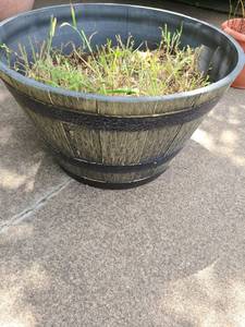 lot 4070 image: Flower Pot Large Pot. 13 tall x 21 in diameter