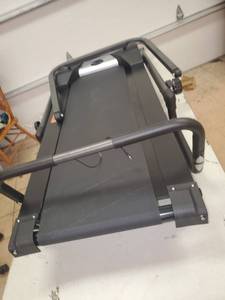 lot 11507 image: Avari Fitness treadmill