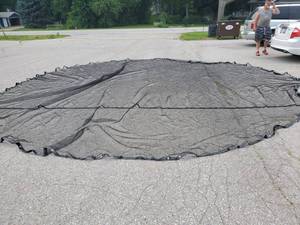 lot 11708 image: Leaf net pool cover for 24 round