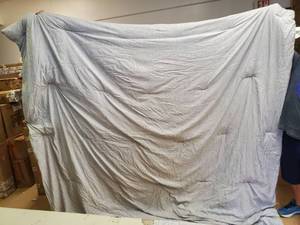 lot 11709 image: King size bed sure comforter with 2 pillow cases