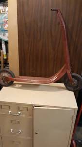 lot 1012 image: Vintage Metal Scooter
