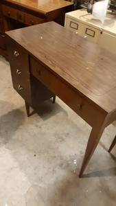 lot 1014 image: Sewing Machine Cabinet