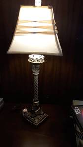 lot 1021 image: Lamp