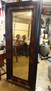 lot 1031 image: Large Mirror