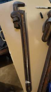 lot 1044 image: 24 Pipe Wrench