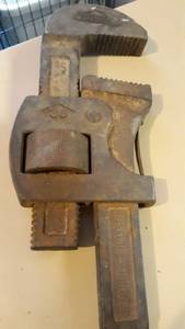 lot 1046 image: 36 Pipe Wrench