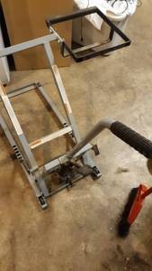 lot 1066 image: Riding Lawnmower Jack