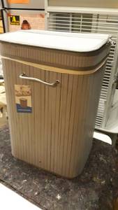 lot 1129 image: Sophia And William Natural Bamboo Hamper