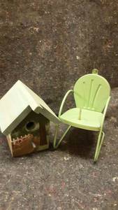 lot 1157 image: Bird House and Squirrel Feeder