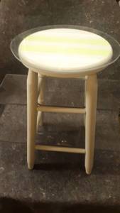 lot 1195 image: Stool Shelf