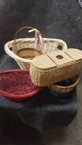 lot 1197 image: Whicker basket lot