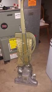 lot 1208 image: Vintahe Kirby Vacuum
