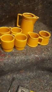 lot 954 image: Ceramic coffee set
