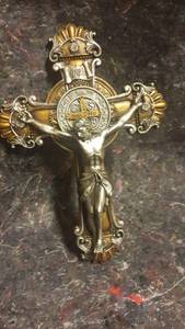 lot 958 image: Resin Cross