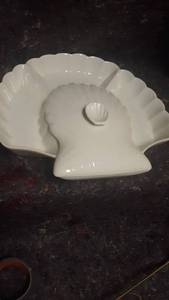 lot 960 image: Beautiful Shell Shaped Chip and Dip Set