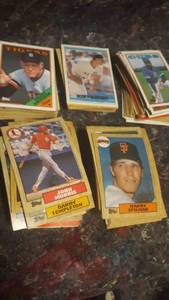 lot 970 image: Lot of 198ps Topps Baseball Cards