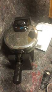 lot 971 image: Bella Rotating Belgian Waffle Maker