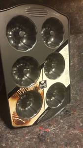 lot 975 image: Wilson Excel EliteMini Fluted Mold Pan