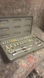 lot 976 image: 32 piece Socket Set