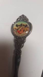 lot 982 image: Vintage Disney Collectors Spoon