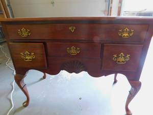 lot 8000 image: Pennsylvania House Serving Buffet
