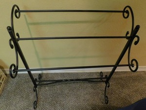 lot 8015 image: Metal Quilt Rack