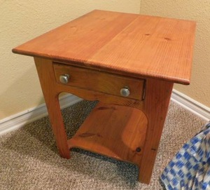 lot 8016 image: End Table With Drawer