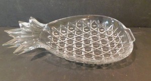 lot 8121 image: Glass Pineapple Serving Dish