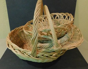 lot 8137 image: A Lot of Decorative Baskets