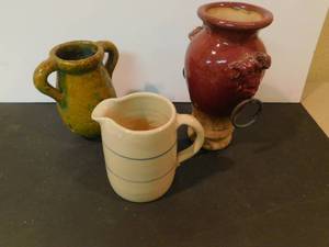 lot 8113 image: Three Decor Items