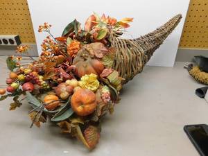 lot 8150 image: Cornucopia Horn Of Plenty