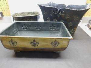 lot 8157 image: Three Decor Items
