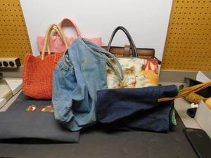 lot 8177 image: Small Tote Bags