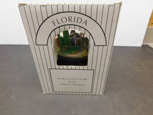 lot 9940 image: Music Box Globe - NEW