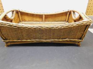 lot 9948 image: Wicker Style Basket