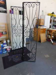 lot 8040 image: Decorative Tri-Fold Screen