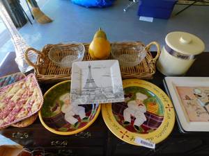 lot 8128 image: Lots of Kitchen Decor