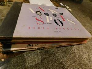 lot 9047 image: 78 RPM Albums - 2 ea