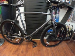 lot 75375 image: Retrospec Bicycles Mantra-7 Urban Commuter Bicycle, Graphiteblack, 57cmlarge