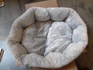 lot 76573 image: Plush Dog Bed