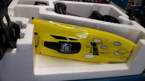 lot 1886 image: RC Boat for Adults & Kids,TOYEN High-Speed Electronic Remote Control Racing Boat IndoorOutdoor Toy for Pools and Lakes��Only Works in Water��