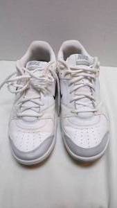 lot 7009 image: NIKE MENS SHOES - SIZE 9.5