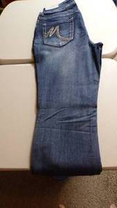 lot 7022 image: WOMENS 1112L BOOT CUT JEANS