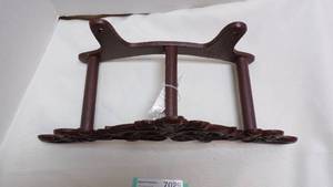 lot 7029 image: GARDEN HOSE HANGER