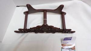 lot 7031 image: GARDEN HOSE HANGER