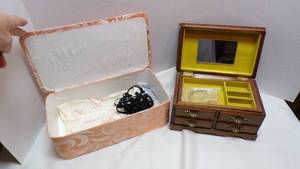 lot 7034 image: JEWELRY BOXES